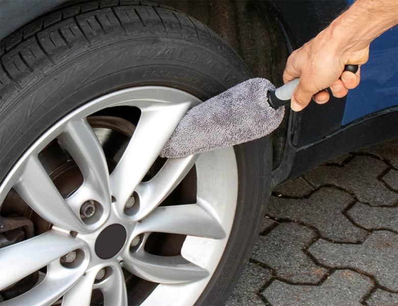 Cora Microfiber Wheel Cleaning Brush