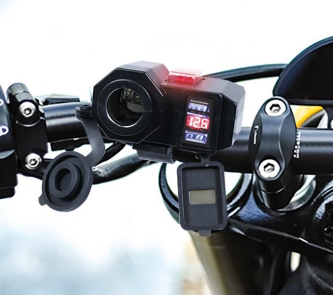 Cora Presa 12V + 2 prese USB + voltmetro