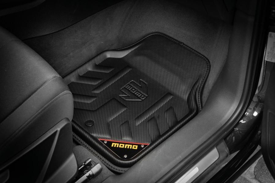 Momo Drive vorgeformter Teppich in schwarzem Carbon