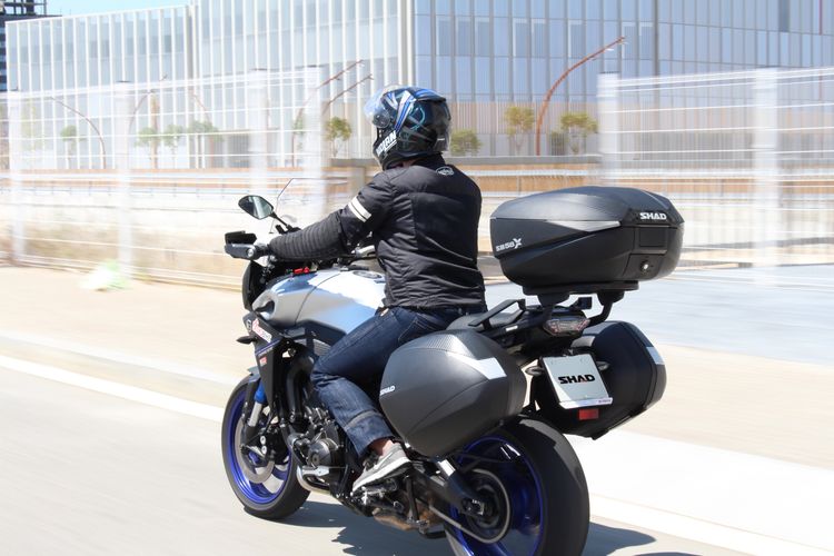 Shad SH58X Convert Expandable Motorcycle Top Case in Carbon D0B58206