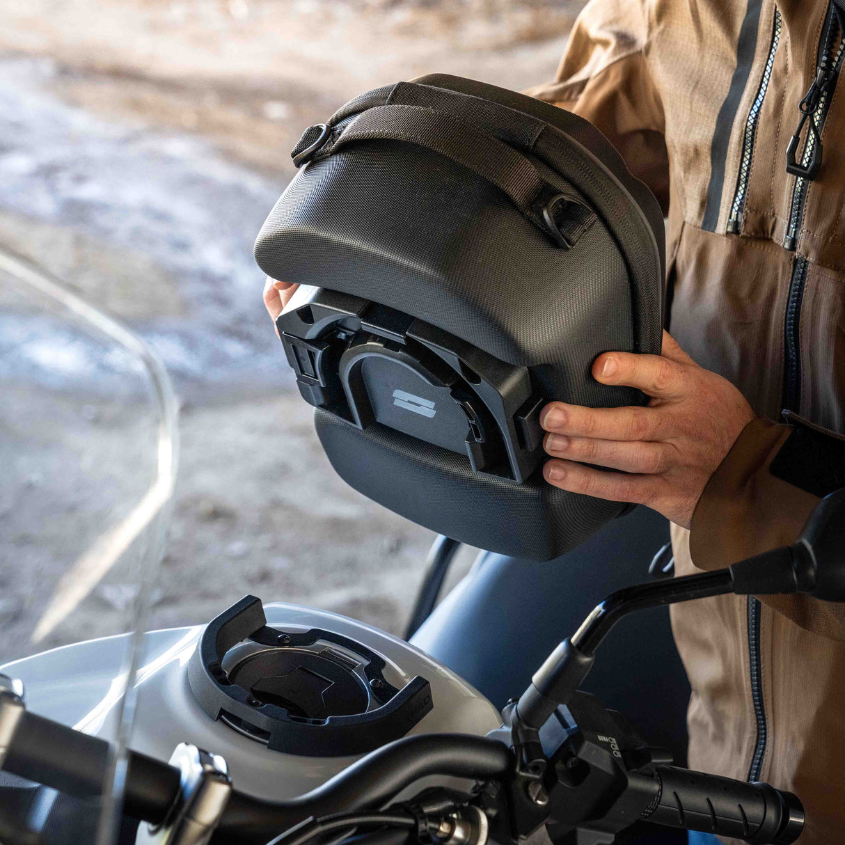 Shad X0SE09CM Click System Tank Bag E09CM