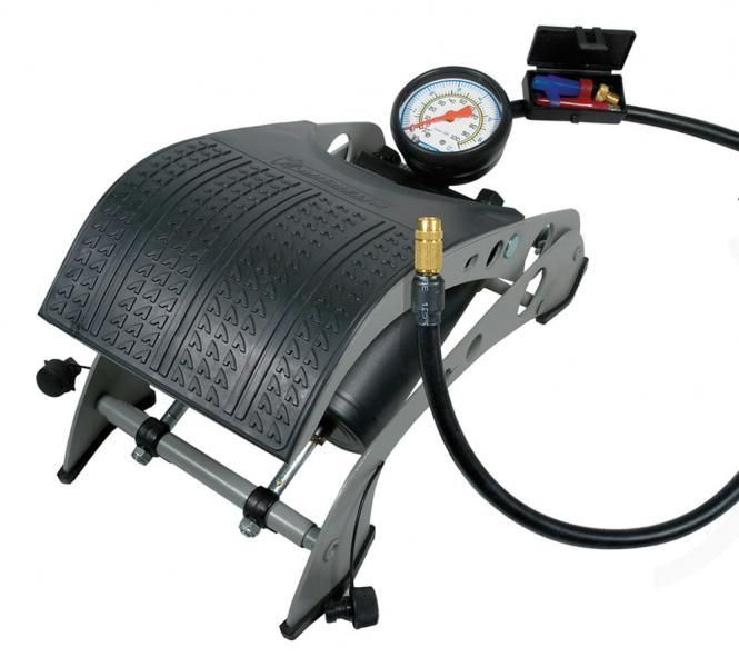 Michelin Doppelzylinder-Fußpumpe mit Manometer