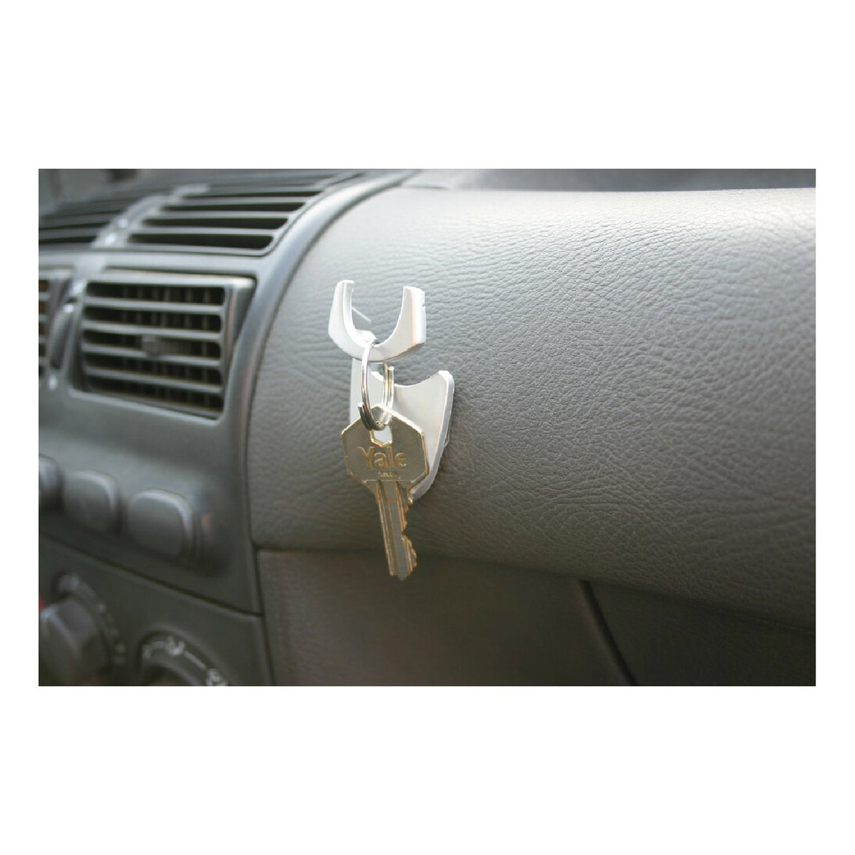 Lampa Hookies, dashboard hangers