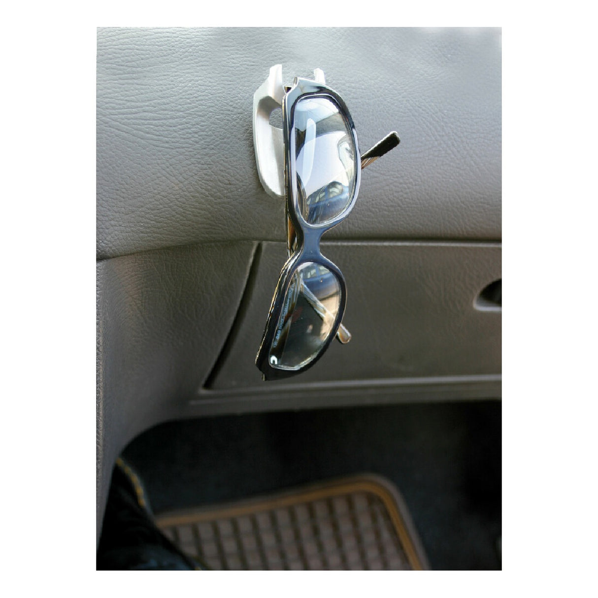 Lampa Hookies, dashboard hangers
