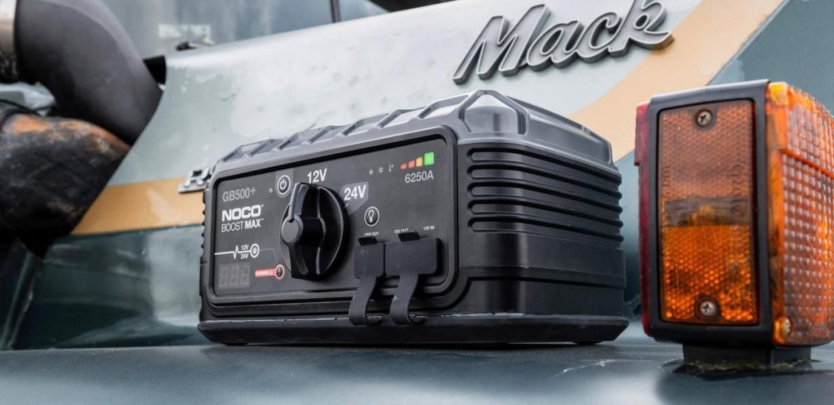 Arrancador de baterÃa de litio NOCO GB500 Boost Max de 12 V/24 V y 6250 A