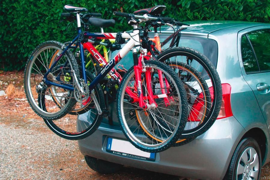 Portabicicletas trasero para 3 bicicletas Menabo Biki