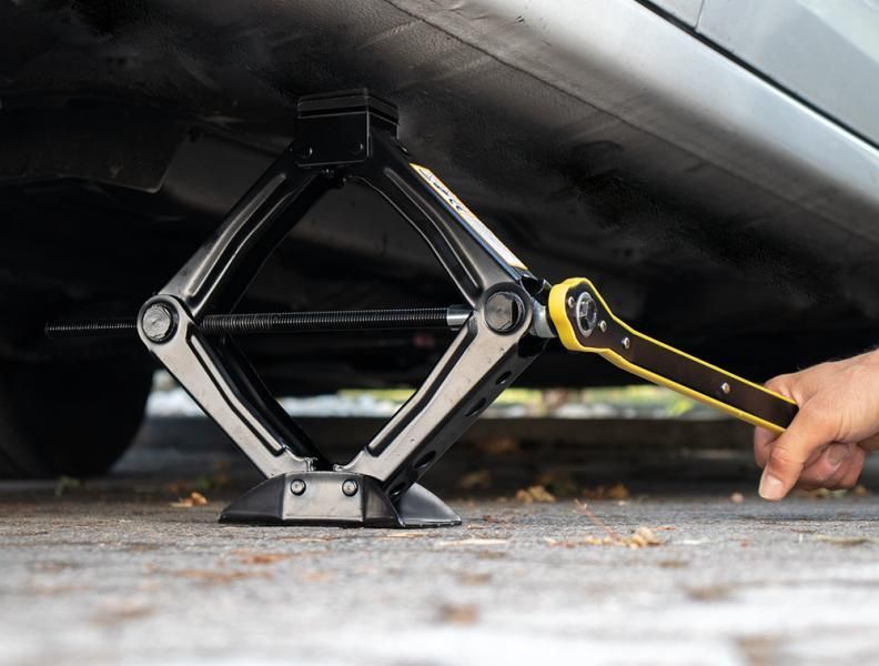 Cora Cric a pantografo 1 t con chiave a cricchetto