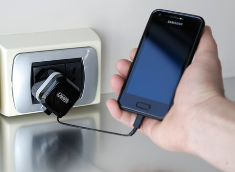 Caricabatteria da rete Micro Usb con 1 porta Usb Fast Charge 2400 mA 100/230V 38947