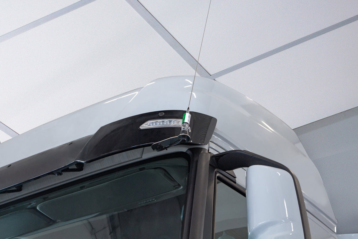 Lampa Staffa per antenna CB - Attacco su visiera parasole - compatibile per Iveco S-Way (10/19>) 3CB300