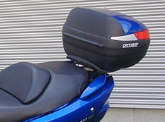 KIT BAÚL SUPERIOR SHAD SH39 + SOPORTE SUZUKI BURGMAN 125 / UH 125 02>