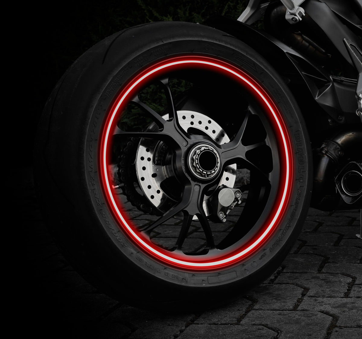 Lampa Wheel Stripe Reflective, profilo adesivo per cerchi ruota - Rosso 90529