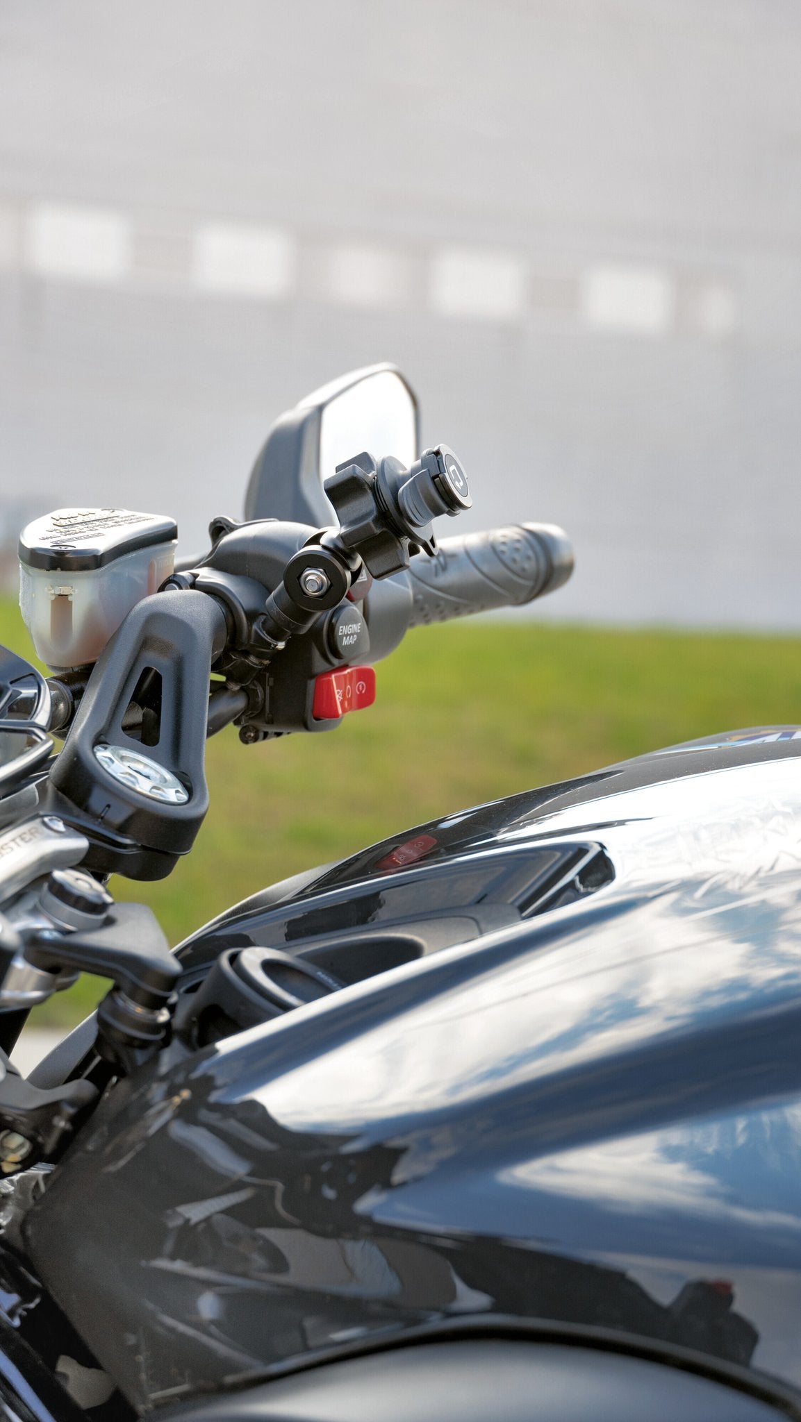 Optiline Titan M6 Pro, supporto con attacco per viti e riser M6